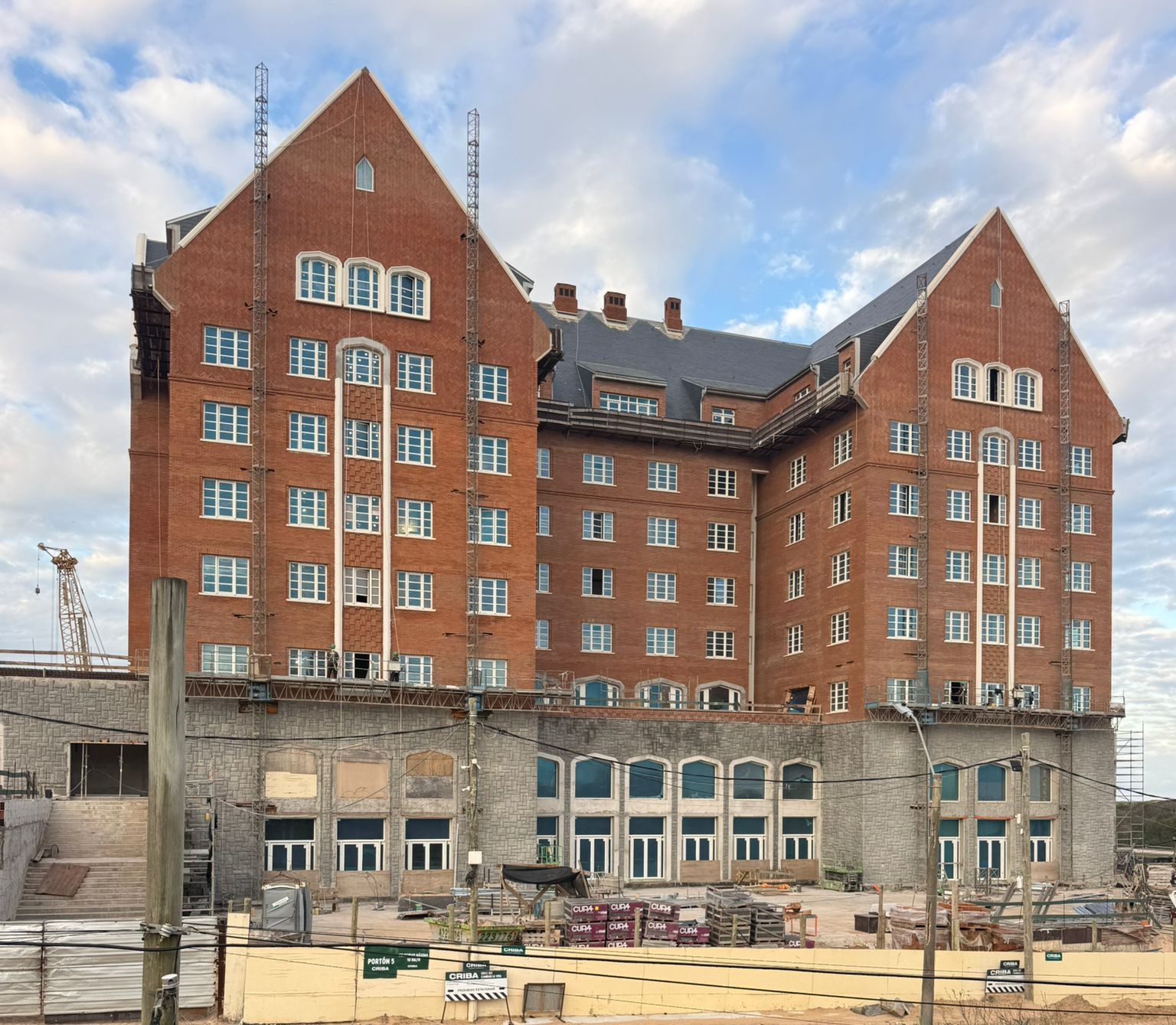 CIPRIANI avanza con su construccion