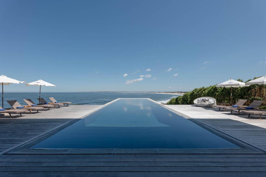 Playa Vik José Ignacio: Donde la Arquitectura se Encuentra con el Horizonte - imagen 1