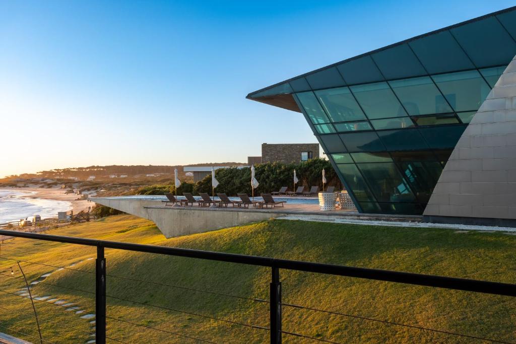 Playa Vik José Ignacio: Donde la Arquitectura se Encuentra con el Horizonte - imagen 2