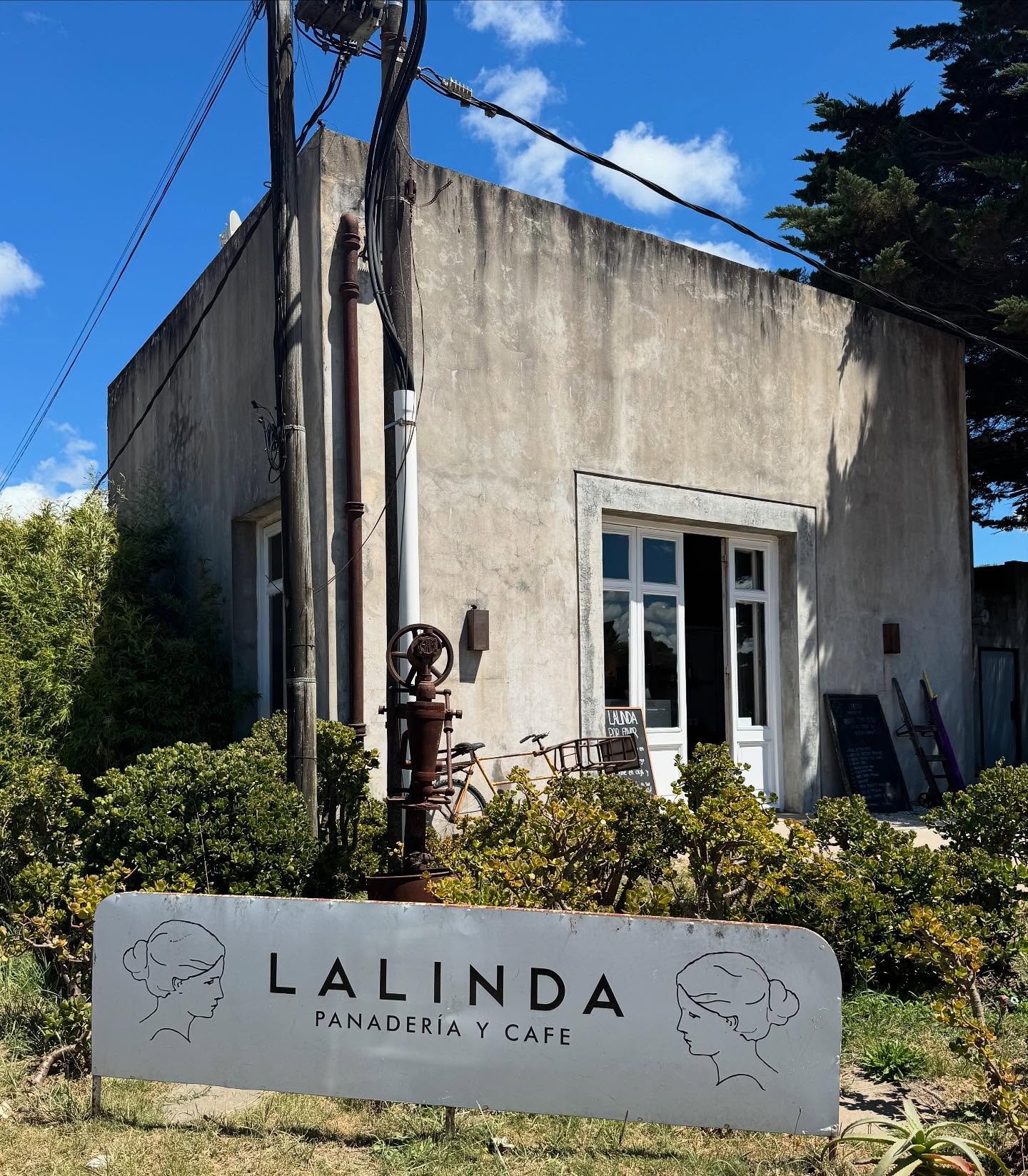La Linda Bakery: El Corazón de Masa Madre que Revolucionó Manantiales - imagen 1